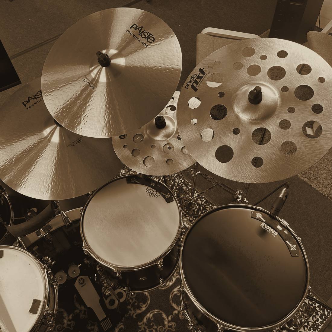Snare drum and Marshall amp corner