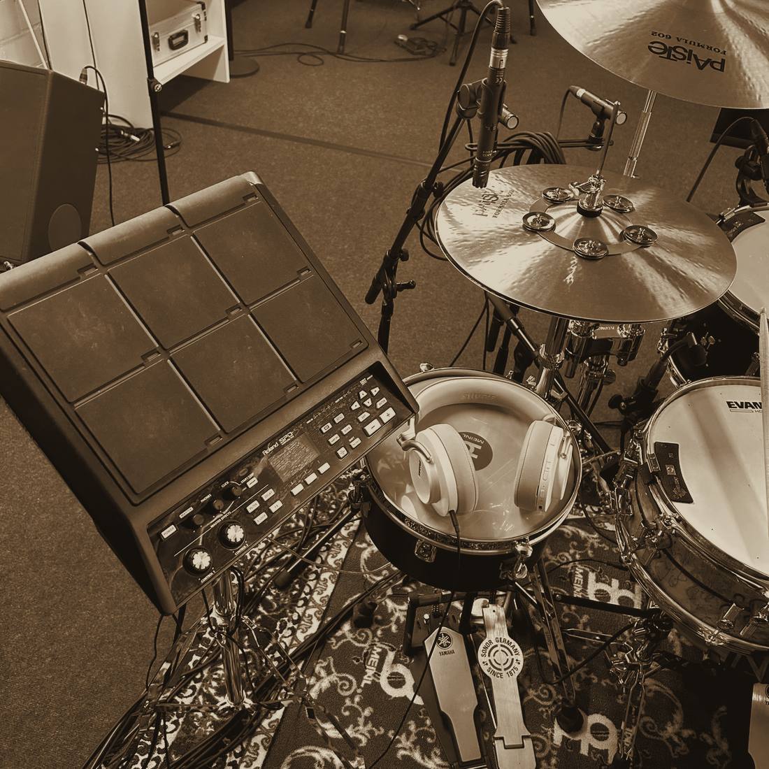 Sonor drum kit full setup with mics